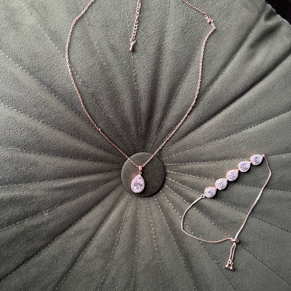 Elegant Rose Gold Necklace and Bracelet Set